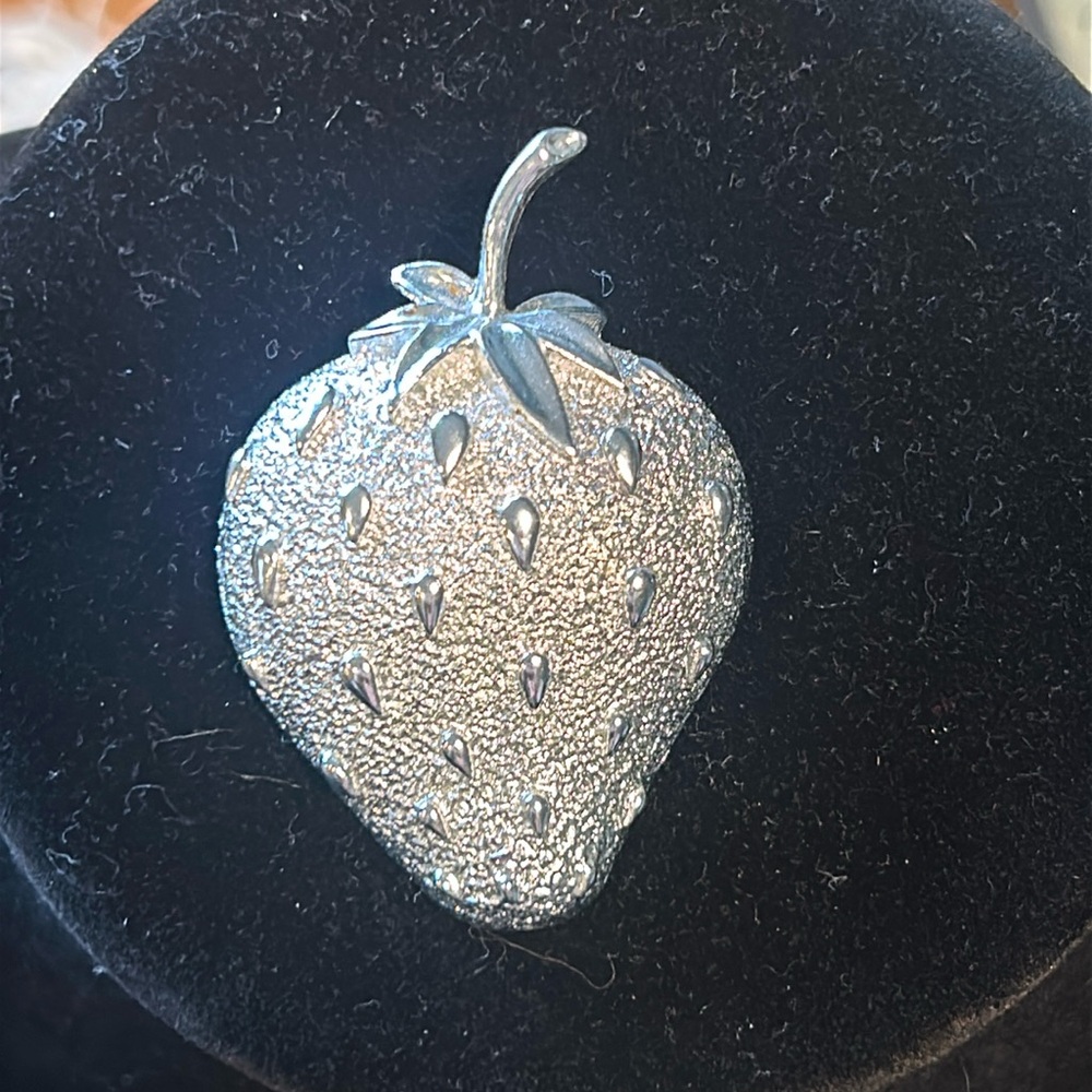 Late 1960s Sarah Coventry Strawberry Ice Brooch